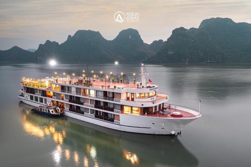 Aqua of the Seas Cruise – Ha Long Bay